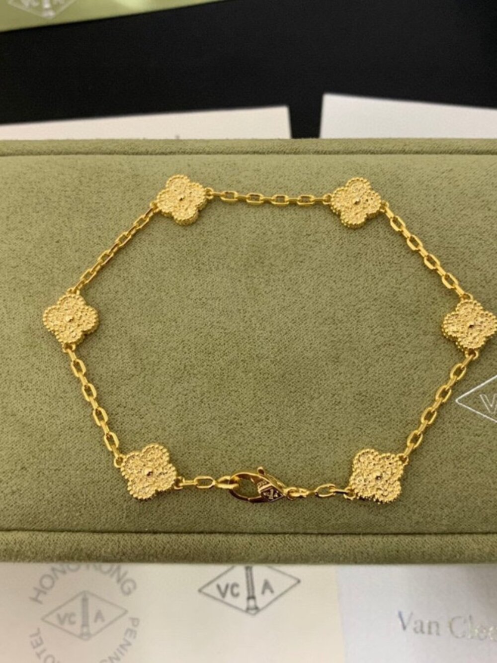 🌟 Van Cleef & Arpels Alhambra Gold Textured 6‑Clover Bracelet